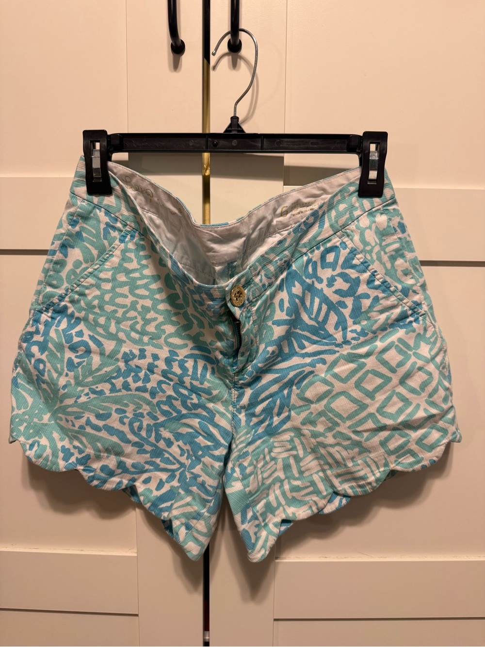 Lilly Pulitzer The Buttercup Short 5” inseam Scalloped Hem Printed Shorts - Picture 4 of 7